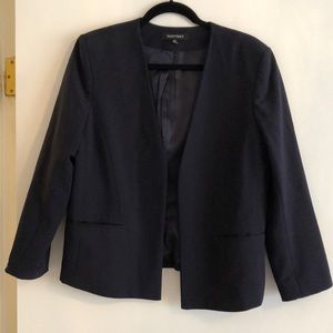 Like-new Ellen Tracy Navy blazer (size 12)